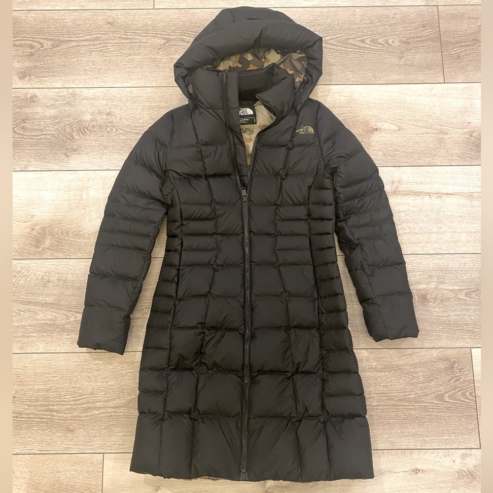 North face puffer coat. Size small.